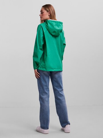 PIECES Between-Season Jacket 'Rainy' in Green