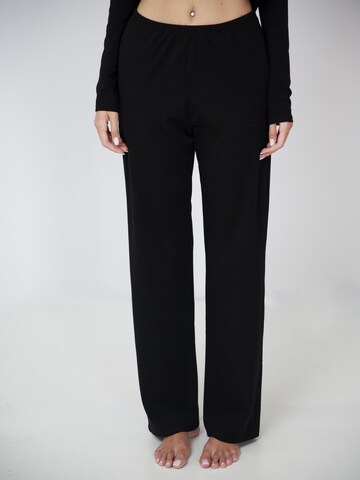 Loosefit Pantaloni di LÉGÈRE in nero