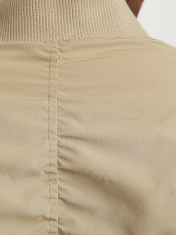 JACK & JONES Välikausitakki 'JCOKinetic' värissä harmaa