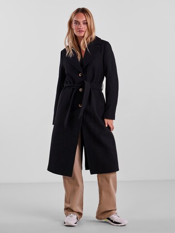 PIECES Between-Seasons Coat 'Josie' in Black: front