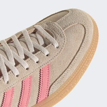 Sneaker bassa 'Handball Spezial' di ADIDAS ORIGINALS in beige