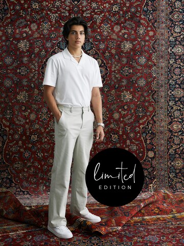ABOUT YOU Limited Regular Trousers 'Mika' in Green: front