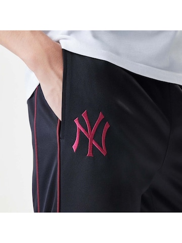 NEW ERA Tapered Hose in Schwarz
