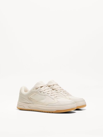 Baskets basses Bershka en beige