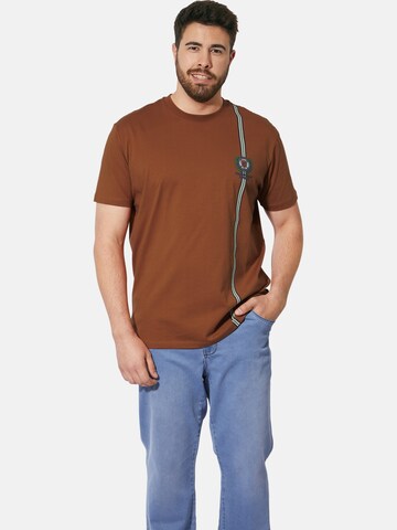 T-Shirt Charles Colby en marron : devant