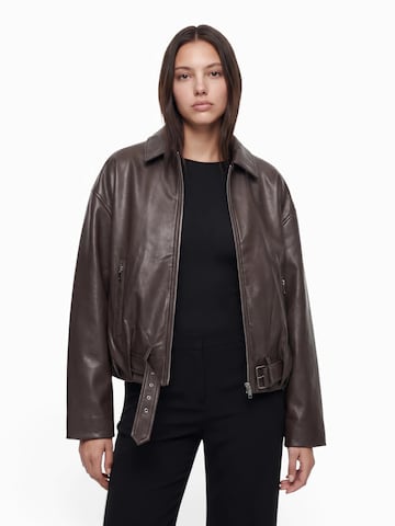 Bershka Prehodna jakna | rjava barva: sprednja stran