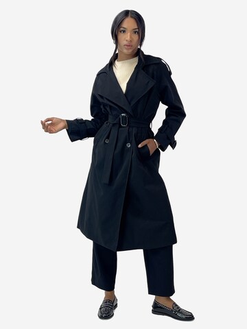 Elara Tussenmantel in Zwart