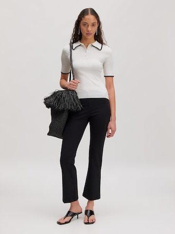 Tricou 'Charlie' de la EDITED pe bej