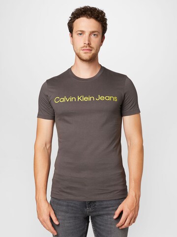 T-Shirt Calvin Klein Jeans en gris : devant