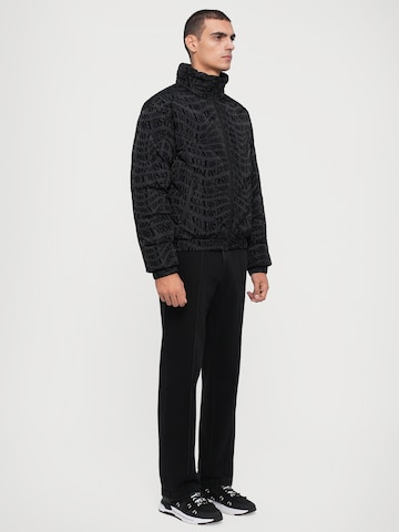 Geacă de iarnă de la Versace Jeans Couture pe negru
