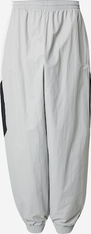 Pantalon 'CLUB' Nike Sportswear en gris : devant