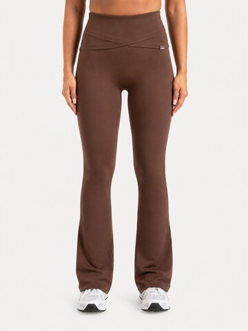 évasé Leggings ' Florea ' Smilodox en marron : devant