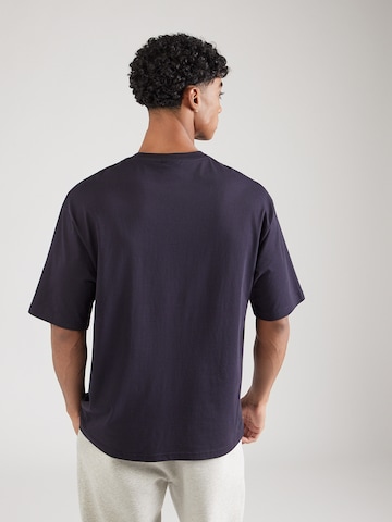 NEW ERA T-shirt 'NE PLAYER' i blå