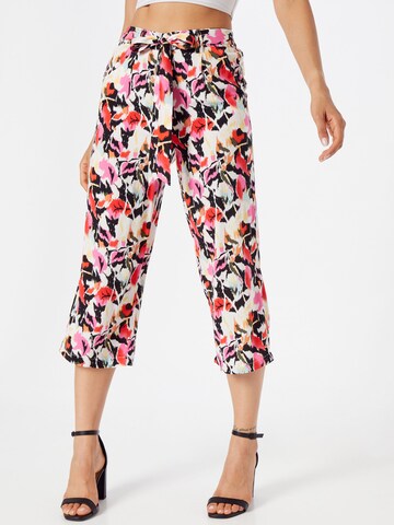 Loosefit Pantaloni con pieghe 'NOVA' di ONLY in bianco: frontale