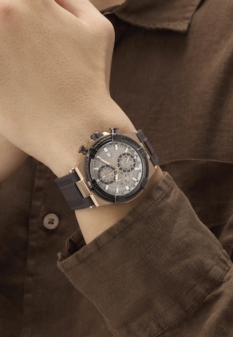 Gc Analog watch in Brown: front