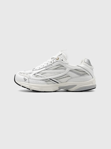 Baskets basses 'Arena (Size runs small, order one size up)' Dutch'D en blanc : devant