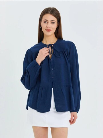MixRay Blouse in Blue: front