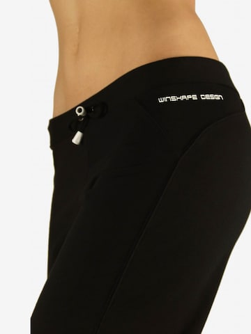 Effilé Pantalon de sport 'WBE5' Winshape en noir