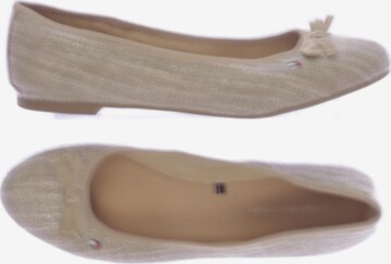 TOMMY HILFIGER Flats & Loafers in 40 in Beige: front