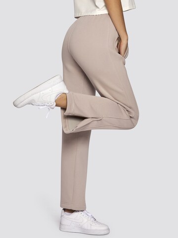 FRESHLIONS Loosefit Sporthose 'Alma' in Grau