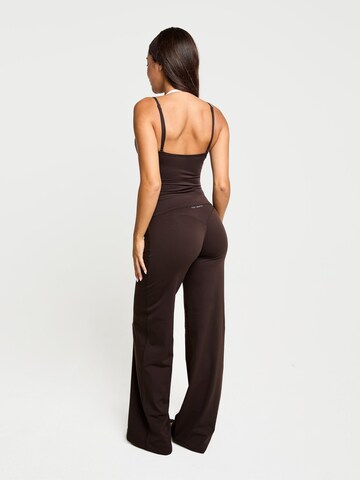 YO-GAYA Sporttop 'Layered Halter Top' in Bruin