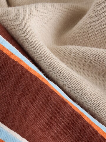 Next Set: Sweatshirt und Shorts in Beige