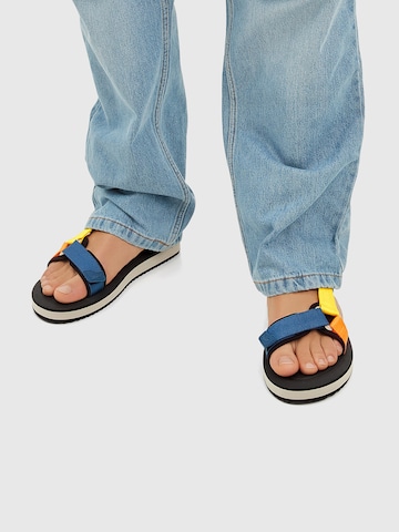 Pull&Bear Sandal in Mixed colours