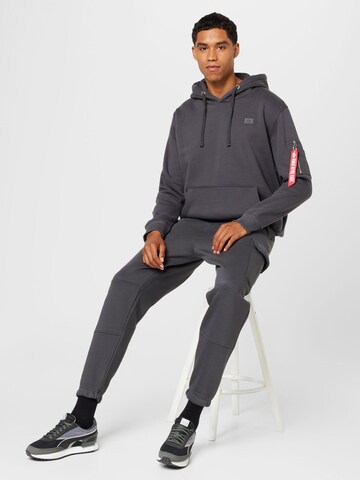 ALPHA INDUSTRIES Sweatshirt in Grijs