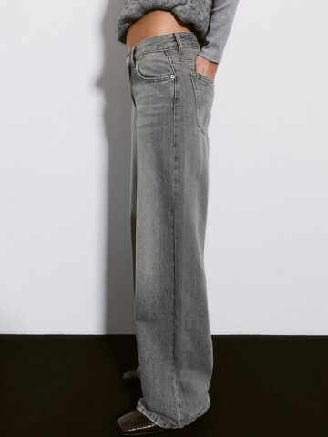 Pull&Bear Baggy Jeans i grå
