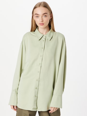 NA-KD Blouse in Groen: voorkant