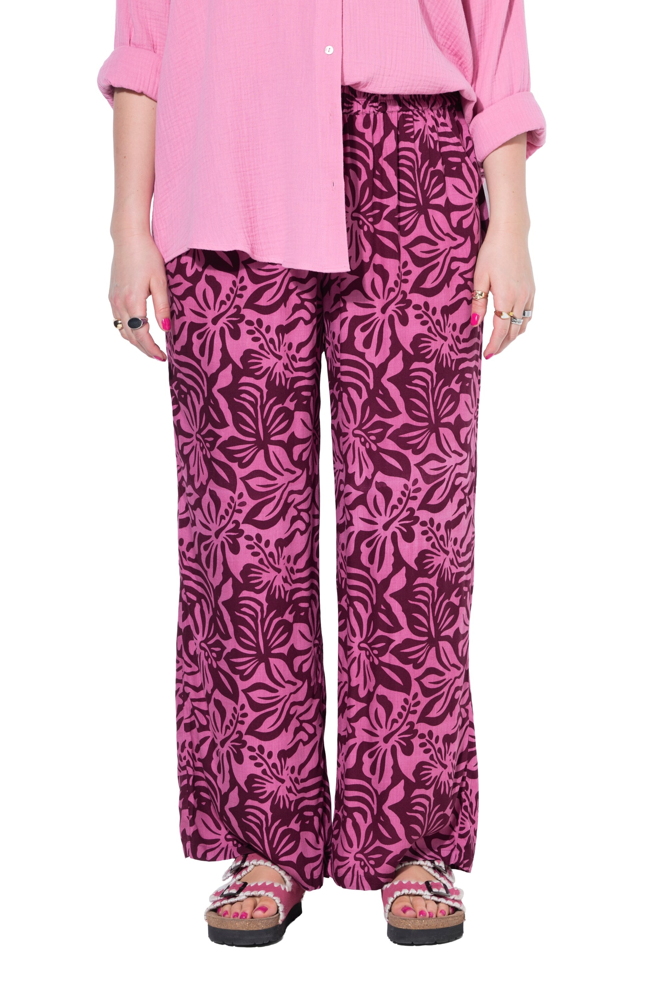 Studio Untold Regular Trousers in Mixed colours: front
