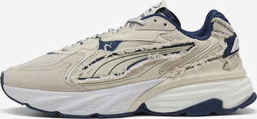 Baskets basses PUMA en blanc : devant