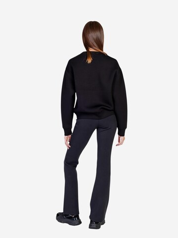 GUESS - Sudadera 'CECILIA CN V4BQ15 K7UW2' en negro