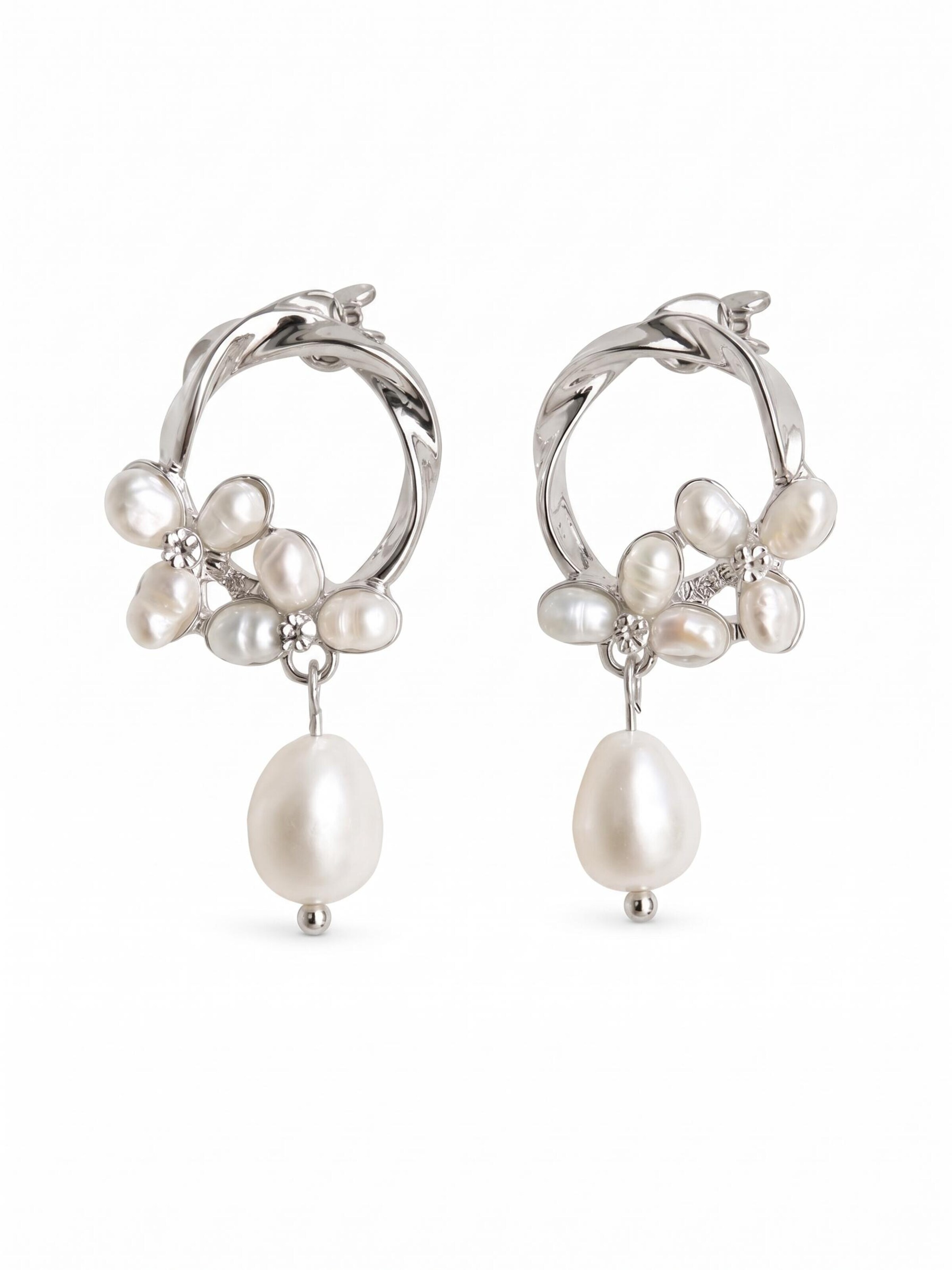 Kamakula Earrings 'Floral Pearl' in Silver: front