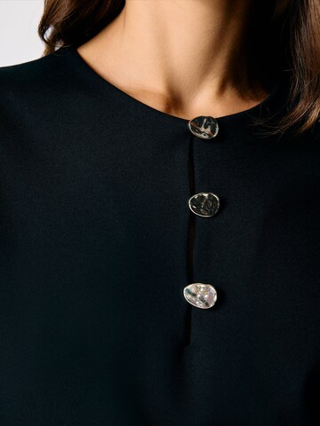 adl Blouse in Black