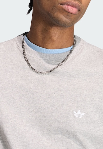 ADIDAS ORIGINALS - Camiseta 'Trefoil Essentials' en gris