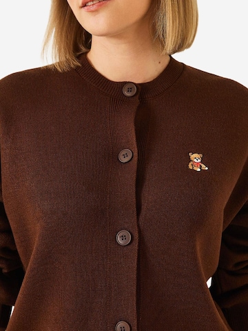Cardigan Bianco Lucci en marron