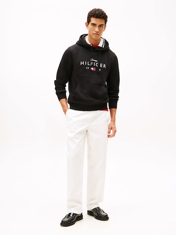TOMMY HILFIGER Sweatshirt 'BRAND LOVE' in Schwarz