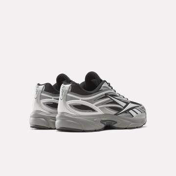 Reebok Sneaker in Grau