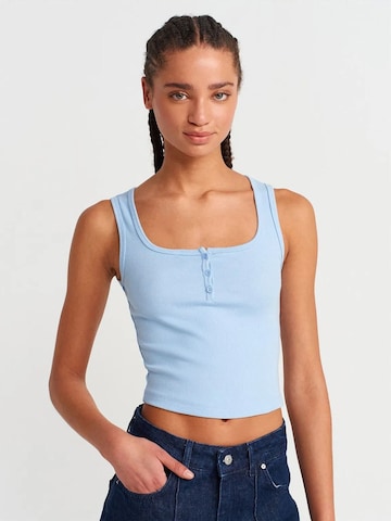 Dilvin Top in Blauw: voorkant