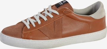 Chaussure de sport à lacets victoria en marron : devant