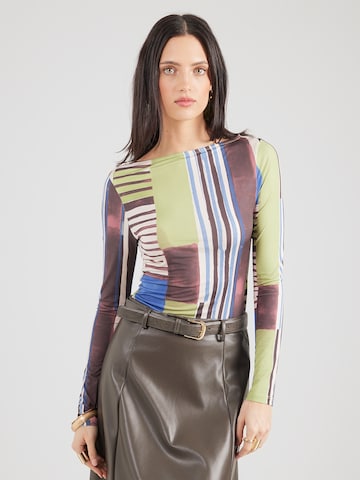 TOPSHOP T-shirt 'CAROLINE' i grön: framsida