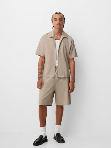 Bershka Klasický střih Košile – béžová