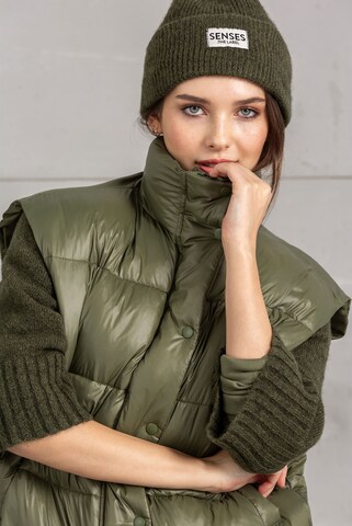 SENSES.THE LABEL Glänzende Steppweste Oversized in Grün