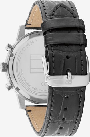 TOMMY HILFIGER Uhr in Schwarz