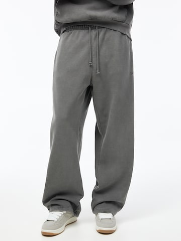 Loosefit Pantalon Pull&Bear en gris : devant