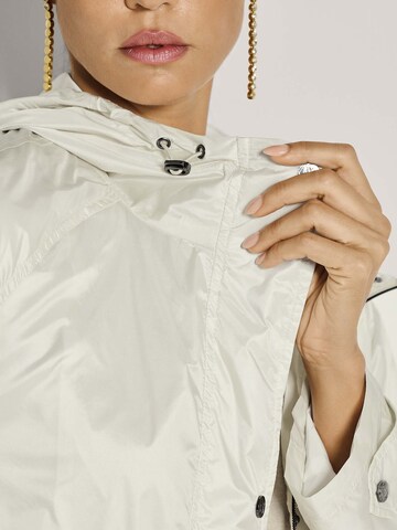 Veste mi-saison MADELEINE en blanc