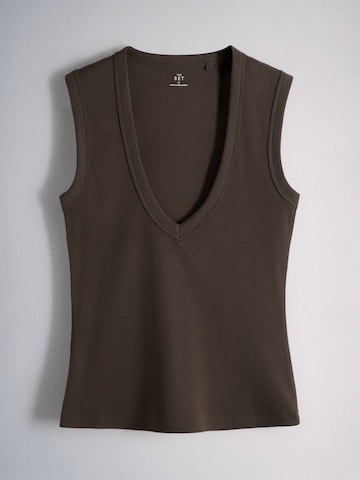 The Set Top in Braun