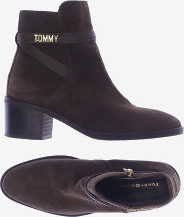 TOMMY HILFIGER Stiefelette 35 in Braun: predná strana