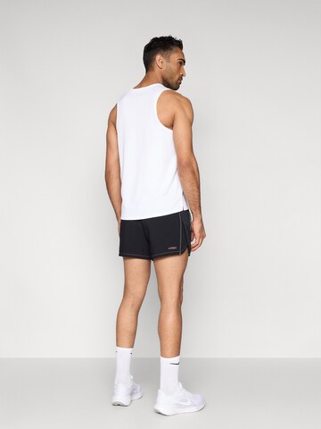 NIKE Normalny krój Spodnie sportowe w kolorze czarny